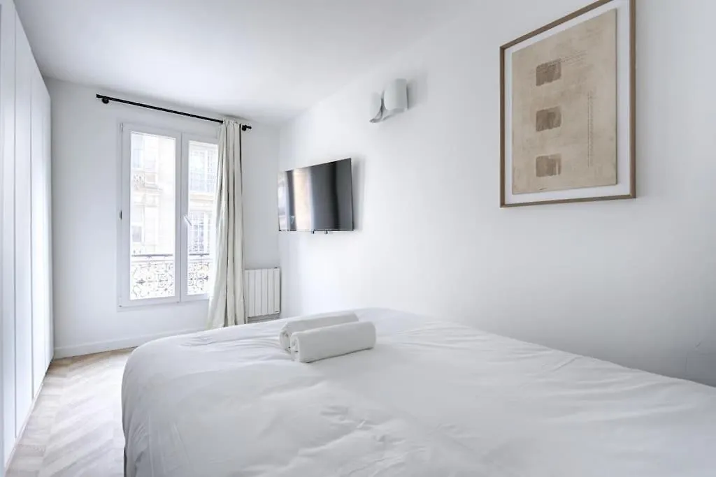 Saussier Ternes Charming Apartment 4P Paris France