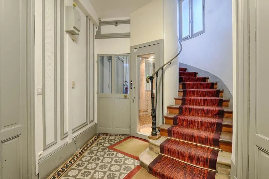 Saussier Ternes Charming Apartment 4P Paris France